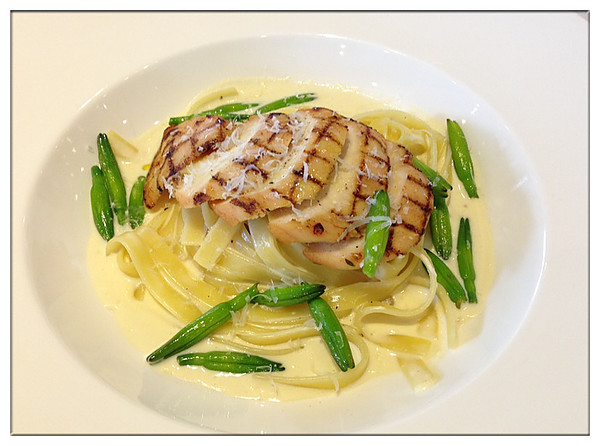 雞肉起司白醬義大利寬麵