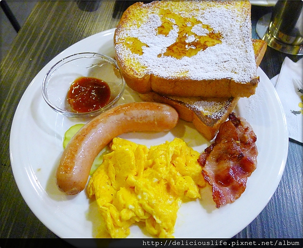 白腸雙拼炒蛋布丁吐司180