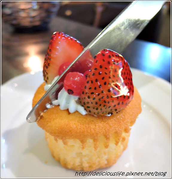 草莓紅醋栗杯子蛋糕2