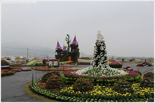 2013新社花海「花間 漫遊 樂悠遊」：2013新社花海✪搶先看✪少年pi的原版獨木舟太酷了~102.11.06