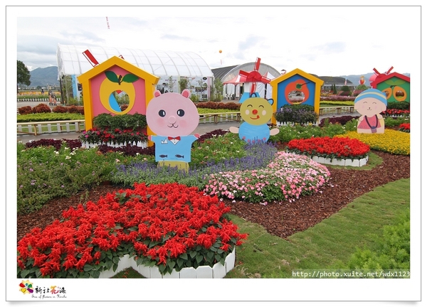 2013新社花海「花間 漫遊 樂悠遊」：2013新社花海✪搶先看✪少年pi的原版獨木舟太酷了~102.11.06