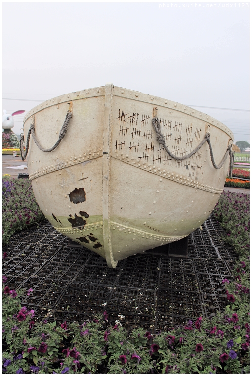 2013新社花海「花間 漫遊 樂悠遊」：2013新社花海✪搶先看✪少年pi的原版獨木舟太酷了~102.11.06