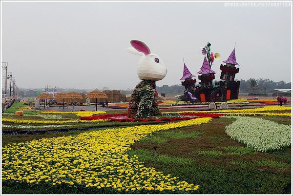 2013新社花海「花間 漫遊 樂悠遊」：2013新社花海✪搶先看✪少年pi的原版獨木舟太酷了~102.11.06