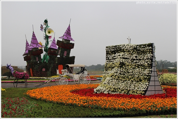 2013新社花海「花間 漫遊 樂悠遊」：2013新社花海✪搶先看✪少年pi的原版獨木舟太酷了~102.11.06