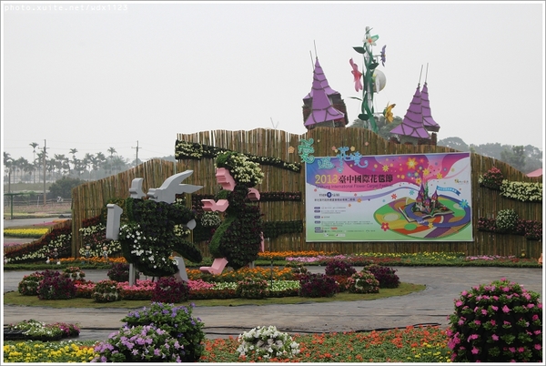 2013新社花海「花間 漫遊 樂悠遊」：2013新社花海✪搶先看✪少年pi的原版獨木舟太酷了~102.11.06