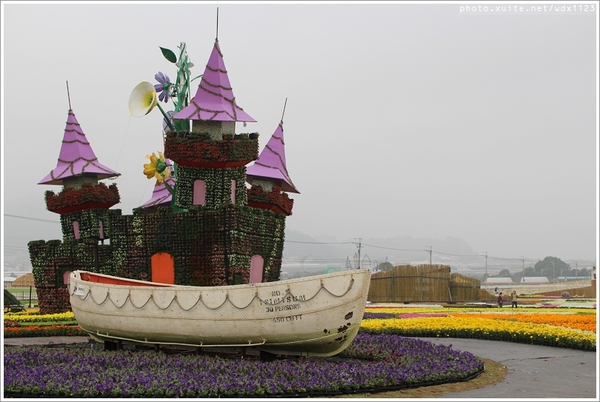 2013新社花海「花間 漫遊 樂悠遊」：2013新社花海✪搶先看✪少年pi的原版獨木舟太酷了~102.11.06