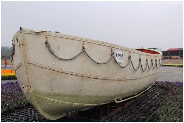 2013新社花海「花間 漫遊 樂悠遊」：2013新社花海✪搶先看✪少年pi的原版獨木舟太酷了~102.11.06