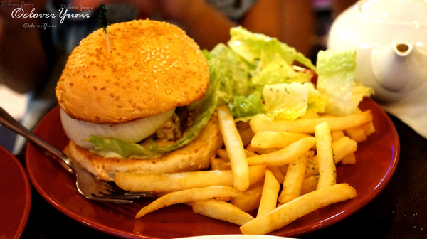 三隻獅子英國餐廳：及時行樂『三隻獅子英國餐廳』巧遇史丹利大叔-集食行樂廣場