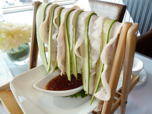 鳥窩窩私房菜(名統百貨店):蒜泥白肉也能當衣架曬---鳥窩窩私房菜名統百貨店