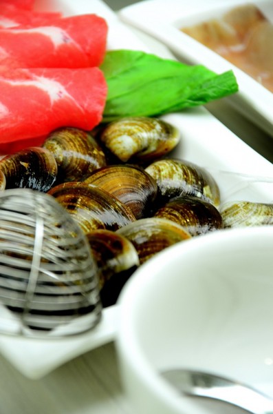 石二鍋(台北家樂福桂林店)：【美食。臺北】就算天氣再熱，秋老虎再威猛，我也要吃！ ❤石二鍋❤