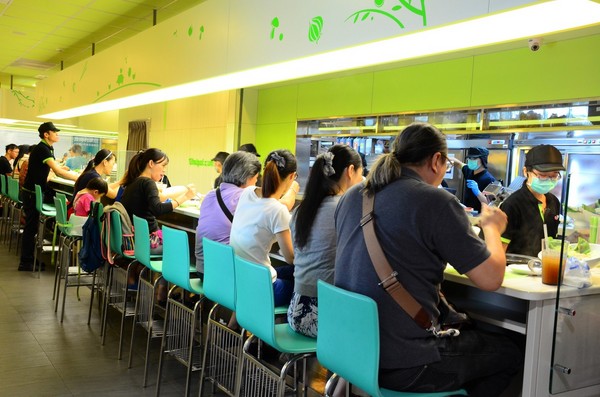 石二鍋(台北家樂福桂林店)：【美食。臺北】就算天氣再熱，秋老虎再威猛，我也要吃！ ❤石二鍋❤