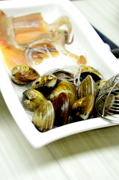 石二鍋(台北家樂福桂林店)：【美食。臺北】就算天氣再熱，秋老虎再威猛，我也要吃！ ❤石二鍋❤