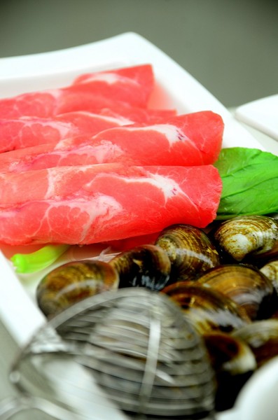 石二鍋(台北家樂福桂林店)：【美食。臺北】就算天氣再熱，秋老虎再威猛，我也要吃！ ❤石二鍋❤