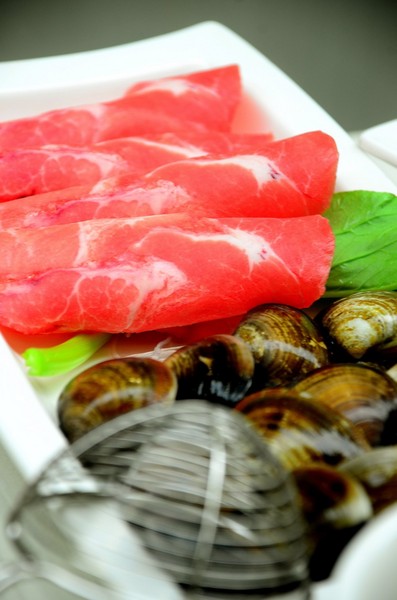 石二鍋(台北家樂福桂林店)：【美食。臺北】就算天氣再熱，秋老虎再威猛，我也要吃！ ❤石二鍋❤