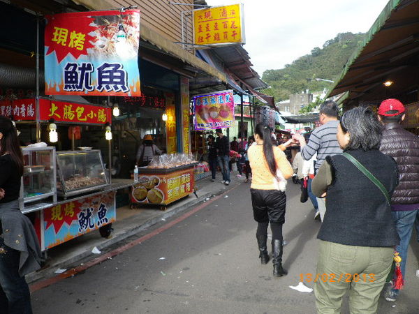 新竹內灣老街:年初四人擠人遊內灣