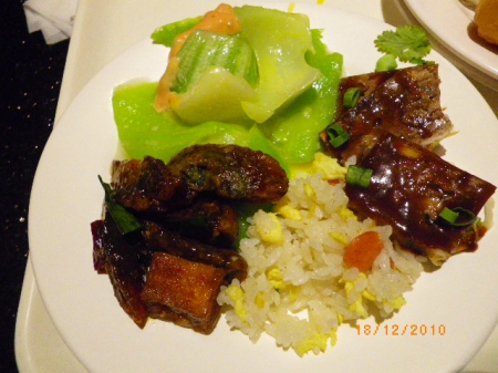 錢櫃KTV(桃園中華店):老中青K歌歡唱笑開懷