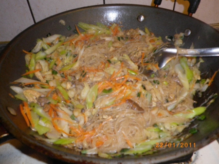 龍口新竹米粉：蒜苗炒米粉～香味無比