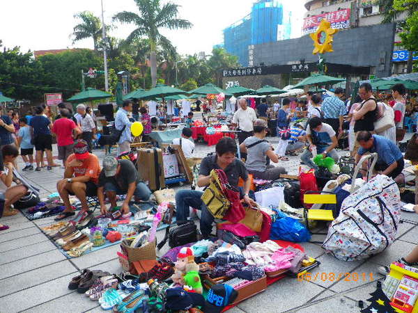 天母廣場：好康集中營[天母廣場-跳蚤市場]