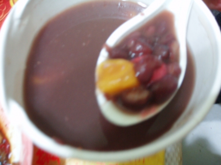 [冰園]刨冰/熱甜品專賣店：臭灰搭的紅豆芋園湯