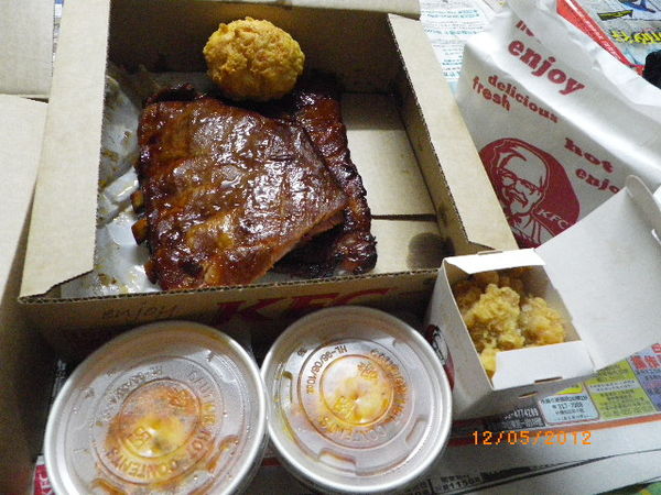 肯德基(中壢中央西)：肯德基美式BBQ豬肋排+多人歡聚餐~歡聚卻不爽