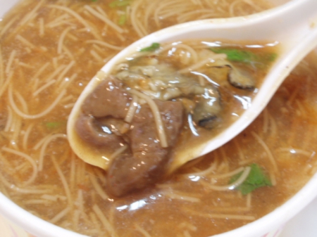 古早味大腸蚵仔麵線：古早味大腸蚵仔麵線～不好吃˙免費