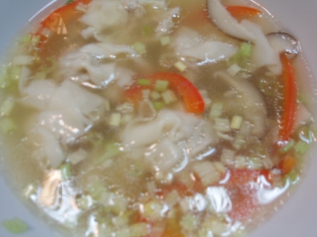 桂冠雲吞：鮮蝦雲吞VS豬腳湯