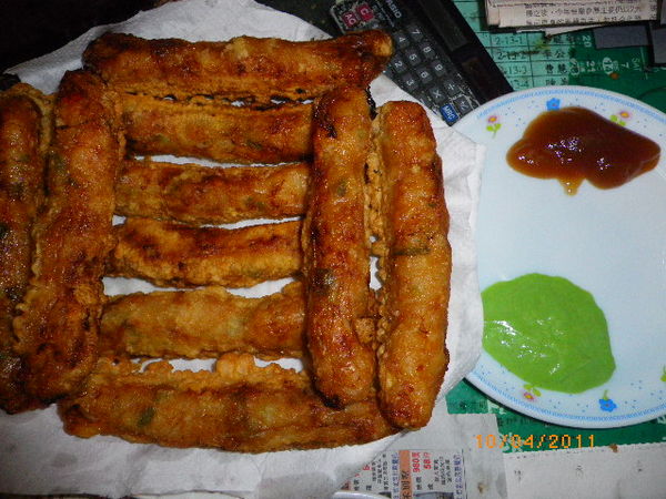 周氏蝦捲(老店)：好吃的[周氏蝦捲]自己炸