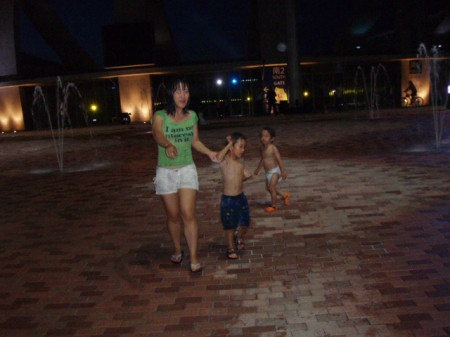 2009世運會主場館(The Main Stadium for 2009 World Games)：高雄世運館前噴水池>幼兒的樂園