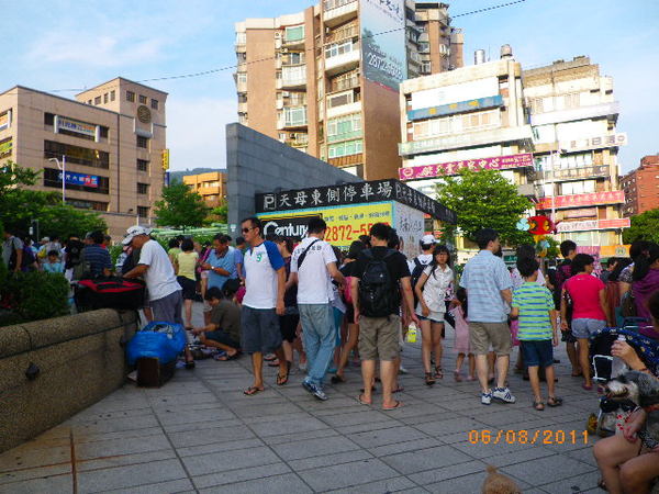 天母廣場：好康集中營[天母廣場-跳蚤市場]