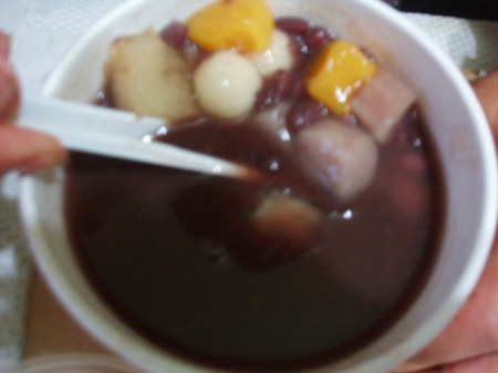 [冰園]刨冰/熱甜品專賣店：臭灰搭的紅豆芋園湯