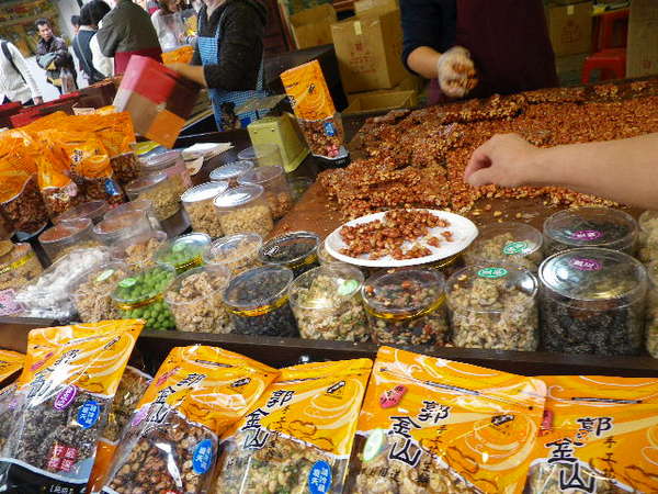 新竹內灣老街:年初四人擠人遊內灣