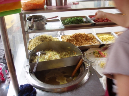 姜記潤餅:價廉物美的潤餅在姜記.一捲30元