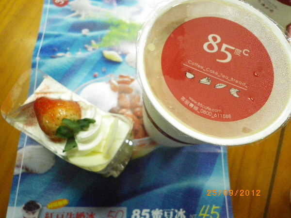 85度C咖啡蛋糕烘焙專賣店(內壢中華店)：85度C的可口夜消˙兌換卷的免費招待