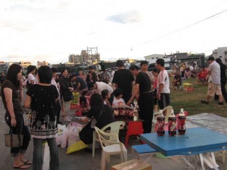 陸光新城【跳蚤市場】賀新春:陸光新城B區~月光晚會