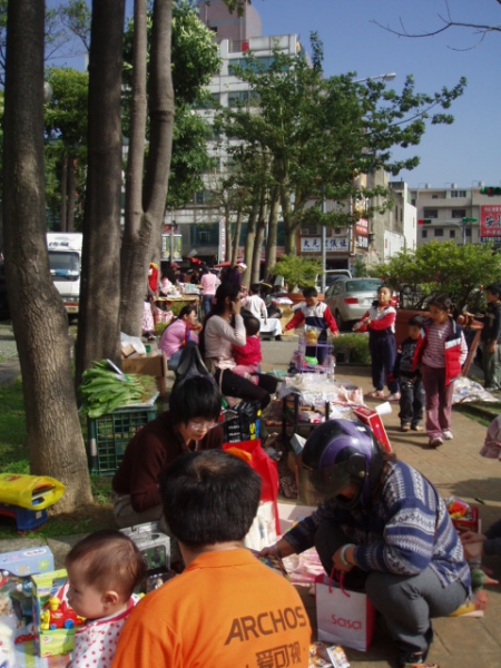 大和里籃球場：【大和里跳蚤市場】~熱賣