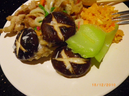 錢櫃KTV(桃園中華店):老中青K歌歡唱笑開懷