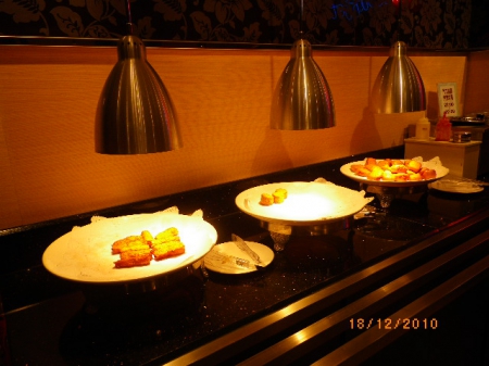 錢櫃KTV(桃園中華店):老中青K歌歡唱笑開懷