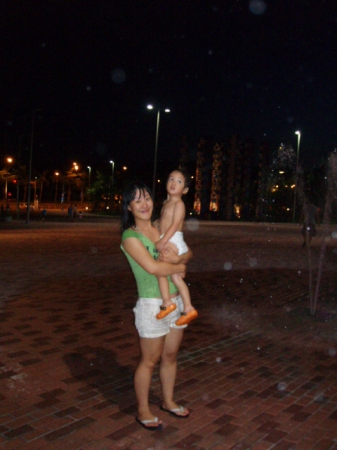 2009世運會主場館(The Main Stadium for 2009 World Games)：高雄世運館前噴水池>幼兒的樂園