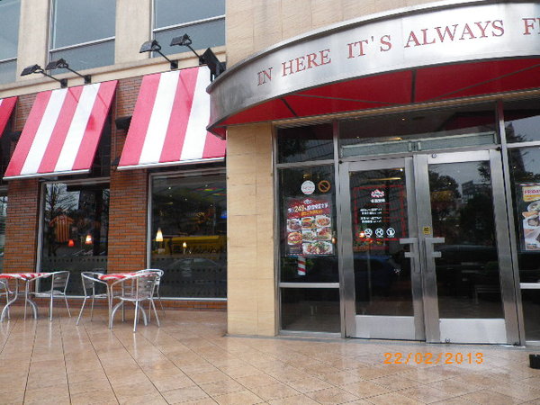 T.G.I. FRiDAY'S 傑克丹尼爾組合餐：三訪始得其門而入   溫馨美味的午餐約會