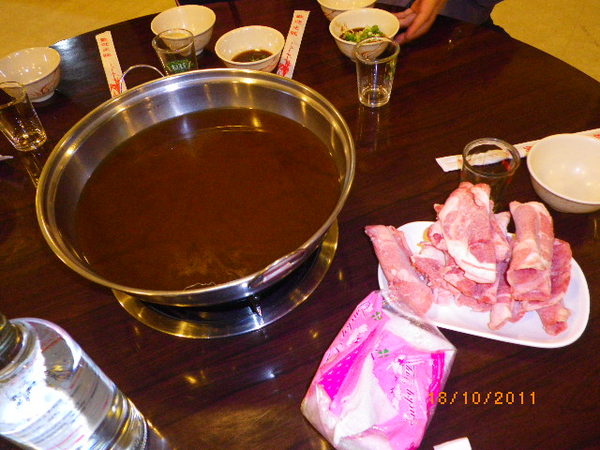 小肥羊專業羊肉:慶生挑選小肥羊.85度C的蛋糕劃下美好句點