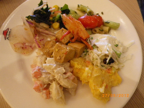 Pizza Hut 必勝客 歡樂吧(中壢中山店):『Pizza吃到飽!必勝客歡樂吧日本季』-幫丫頭餞行的好地方