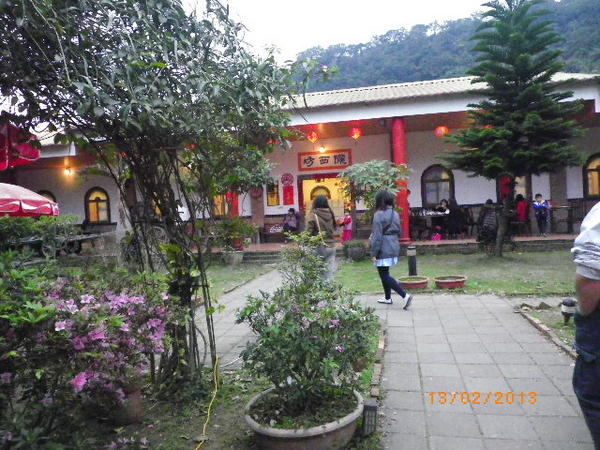 新竹內灣老街:年初四人擠人遊內灣