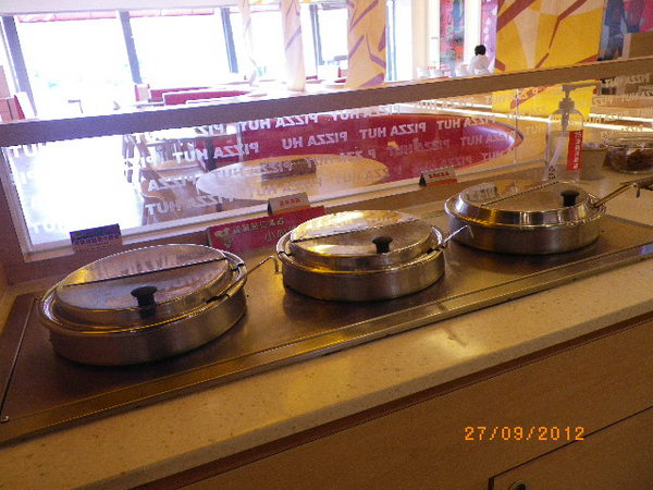 Pizza Hut 必勝客 歡樂吧(中壢中山店):『Pizza吃到飽!必勝客歡樂吧日本季』-幫丫頭餞行的好地方