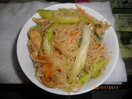 龍口新竹米粉：蒜苗炒米粉～香味無比