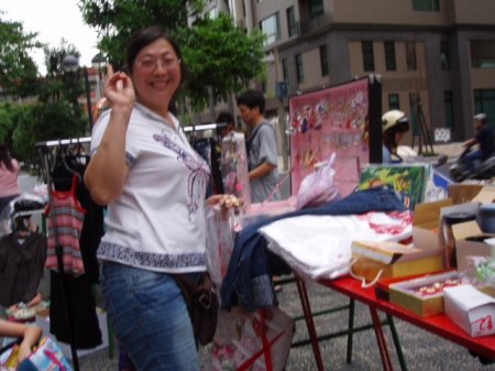 中聖里{跳蚤市場}：跳蚤市場[地方選舉競選總部義賣盆栽]