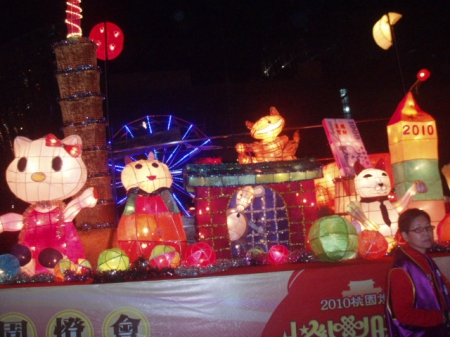 桃園燈會：燈會重頭戲[桃樂虎提燈]大放送