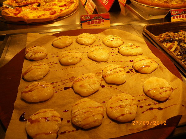 Pizza Hut 必勝客 歡樂吧(中壢中山店):『Pizza吃到飽!必勝客歡樂吧日本季』-幫丫頭餞行的好地方