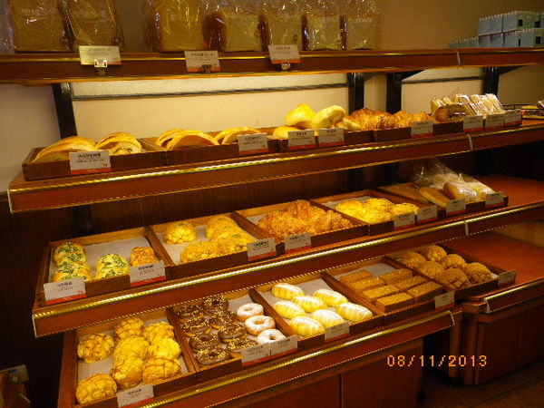 聖娜多堡 幸福烘焙麵包店(中壢中山門市): 聖娜多堡麵包坊(中壢中山門市) ˙好康優惠活動進行中