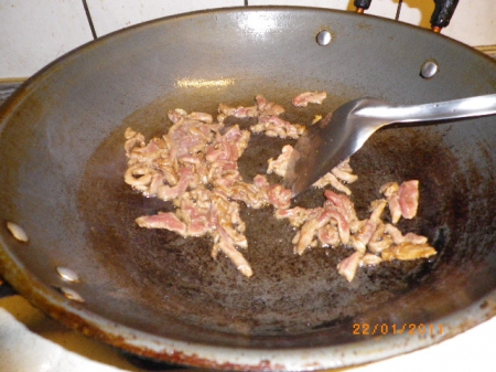 龍口新竹米粉：蒜苗炒米粉～香味無比