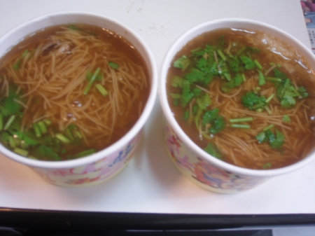 古早味大腸蚵仔麵線：古早味大腸蚵仔麵線～不好吃˙免費